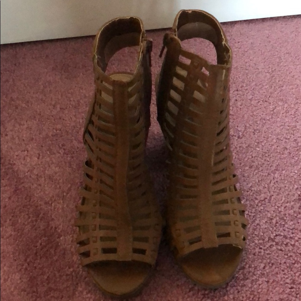 Cute Spring Heels. Dark tan